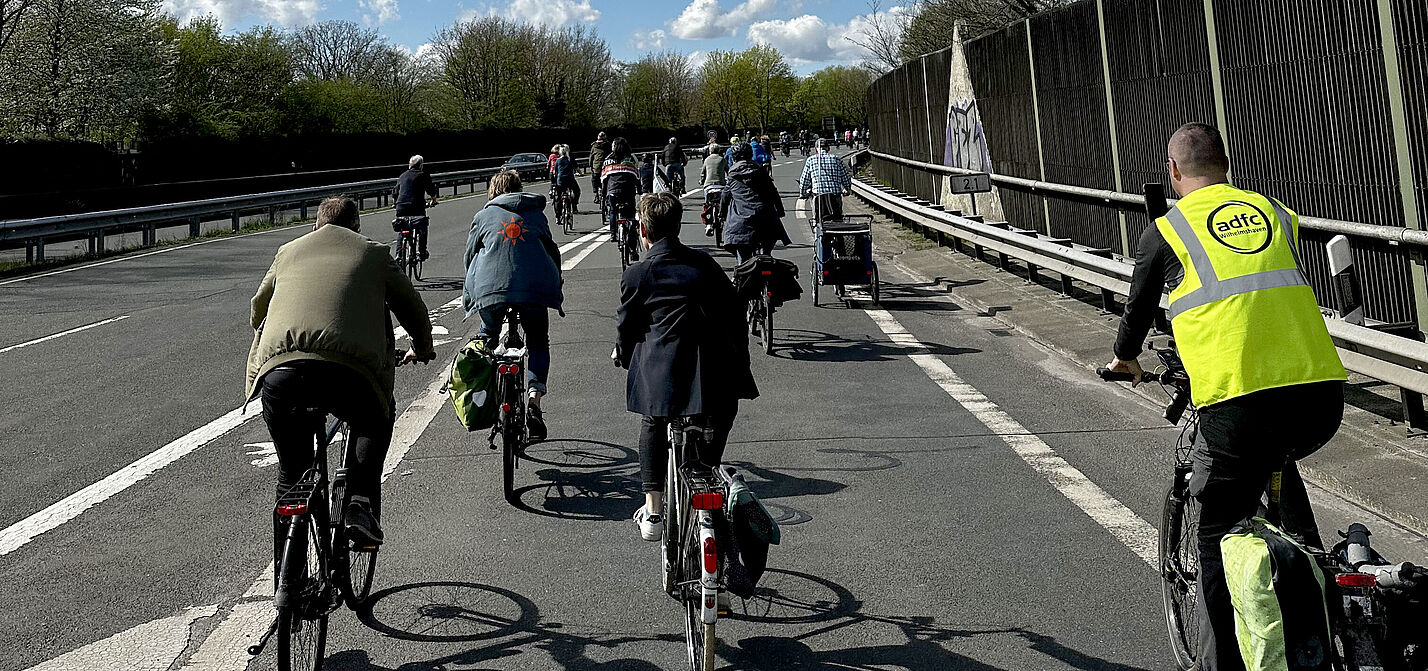 Fahrraddemo gegen die Fliegerhorststraße in Oldenburg