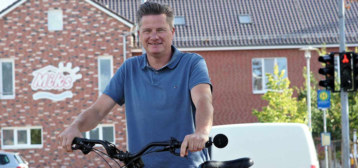 ^Dietmar Nee setzt sich für Verkehrssicherheit an der MIKS ein.